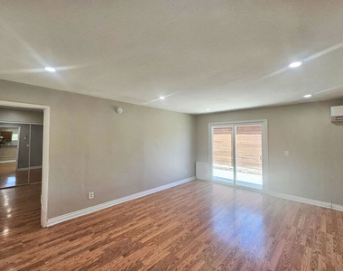 6946 1/2 Jellico Avenue - Photo Thumbnail 2