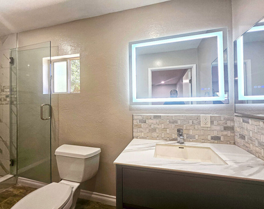 6946 1/2 Jellico Avenue - Photo Thumbnail 17