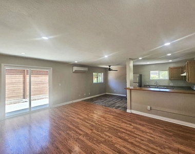 6946 1/2 Jellico Avenue - Photo Thumbnail 1