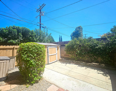 6946 1/2 Jellico Avenue - Photo Thumbnail 25