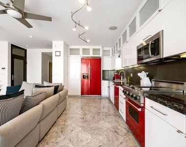 3007 Ocean Front Walk - Photo Thumbnail 8