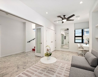 3007 Ocean Front Walk - Photo Thumbnail 21