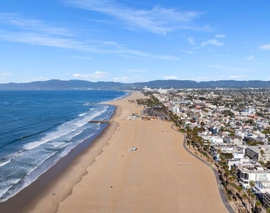 3007 Ocean Front Walk - Photo Thumbnail 33