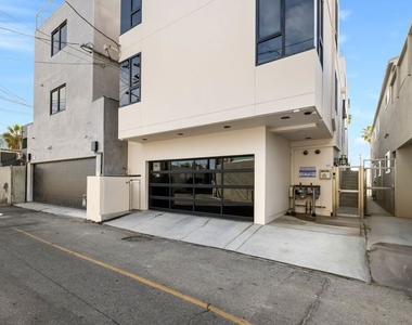 3007 Ocean Front Walk - Photo Thumbnail 30