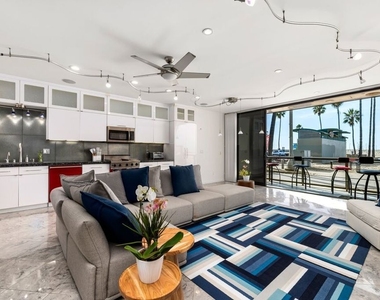 3007 Ocean Front Walk - Photo Thumbnail 5