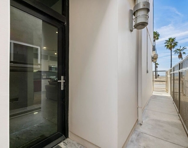 3007 Ocean Front Walk - Photo Thumbnail 2