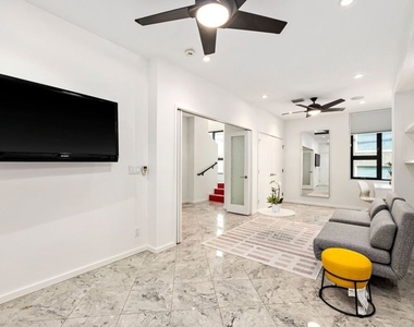 3007 Ocean Front Walk - Photo Thumbnail 19