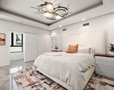 3007 Ocean Front Walk - Photo Thumbnail 25