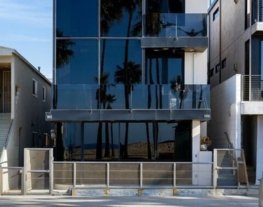 3007 Ocean Front Walk - Photo Thumbnail 3