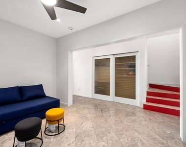 3007 Ocean Front Walk - Photo Thumbnail 14