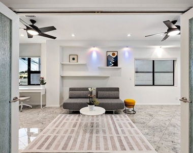 3007 Ocean Front Walk - Photo Thumbnail 18