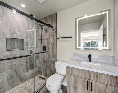 1305 N Sycamore Avenue - Photo Thumbnail 6