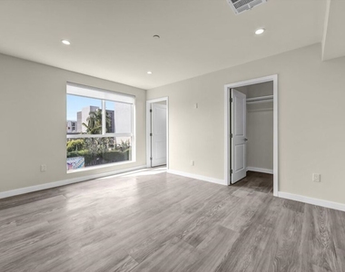 1305 N Sycamore Avenue - Photo Thumbnail 5