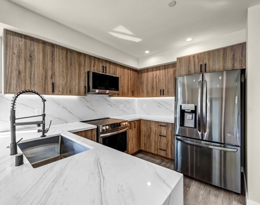 1305 N Sycamore Avenue - Photo Thumbnail 1