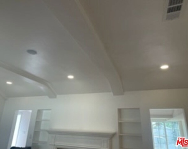 9029 Wildwood Avenue - Photo Thumbnail 9