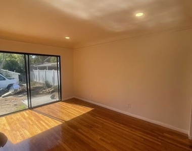 9029 Wildwood Avenue - Photo Thumbnail 5