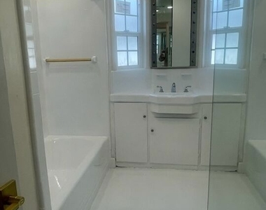 9029 Wildwood Avenue - Photo Thumbnail 3