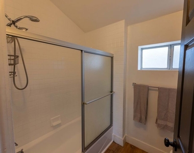 12835 Delano Street - Photo Thumbnail 8