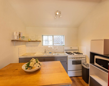 12835 Delano Street - Photo Thumbnail 5