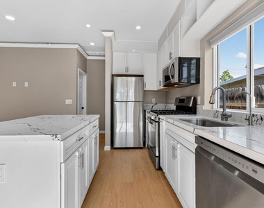 7105 Hoffman Ave - Photo Thumbnail 1