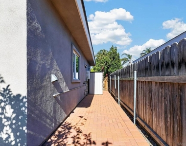 7105 Hoffman Ave - Photo Thumbnail 17