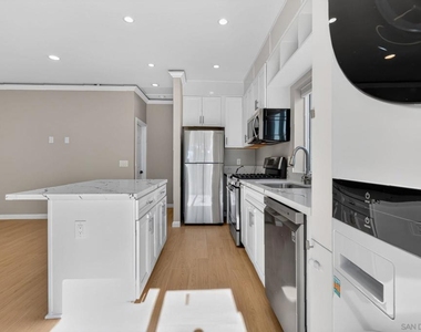 7105 Hoffman Ave - Photo Thumbnail 2