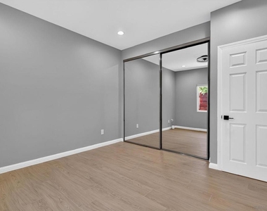 7105 Hoffman Ave - Photo Thumbnail 8