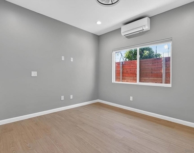 7105 Hoffman Ave - Photo Thumbnail 7