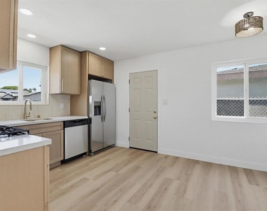 1038 Oaklawn - Photo Thumbnail 9