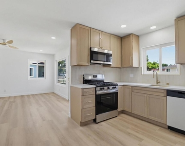 1038 Oaklawn - Photo Thumbnail 11