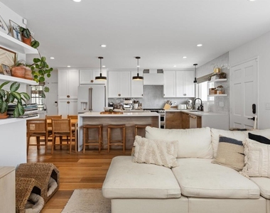 2068 Montclair Street - Photo Thumbnail 4