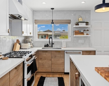 2068 Montclair Street - Photo Thumbnail 12