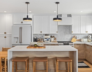2068 Montclair Street - Photo Thumbnail 6