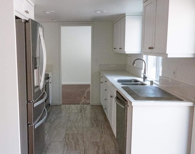 4258 Robbins Street - Photo Thumbnail 3