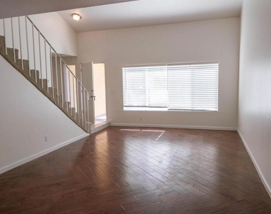 4258 Robbins Street - Photo Thumbnail 5