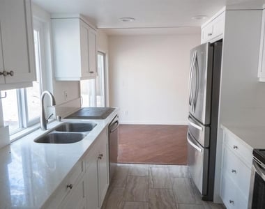 4258 Robbins Street - Photo Thumbnail 4