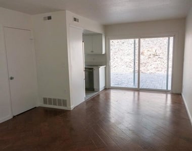4258 Robbins Street - Photo Thumbnail 6