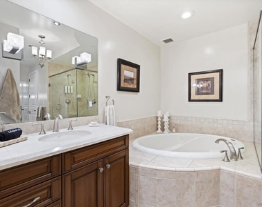 1010 Genter St - Photo Thumbnail 13