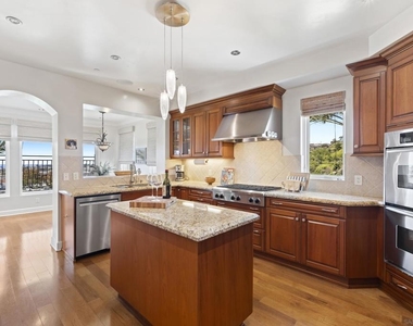 1010 Genter St - Photo Thumbnail 6