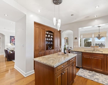 1010 Genter St - Photo Thumbnail 5