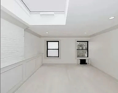 132 East 61st Street - Photo Thumbnail 6