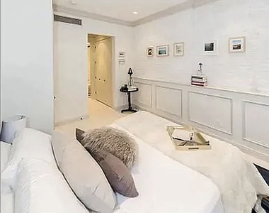 132 East 61st Street - Photo Thumbnail 7