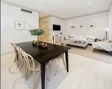 132 East 61st Street - Photo Thumbnail 2