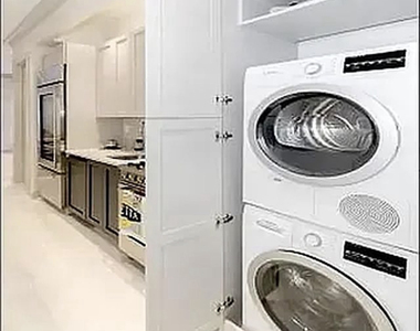 132 East 61st Street - Photo Thumbnail 12