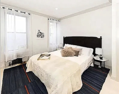 132 East 61st Street - Photo Thumbnail 5