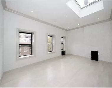 132 East 61st Street - Photo Thumbnail 1