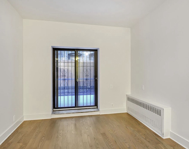 226 East 25th Street - Photo Thumbnail 3