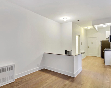 226 East 25th Street - Photo Thumbnail 2