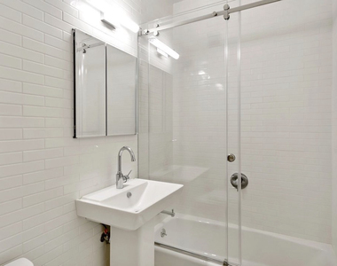 226 East 25th Street - Photo Thumbnail 4
