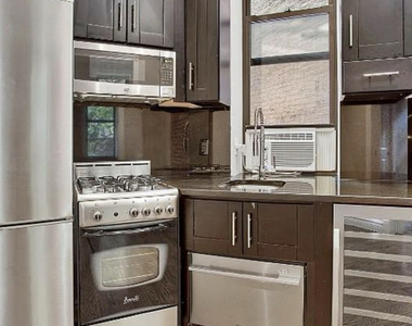 246 Mott Street - Photo Thumbnail 3